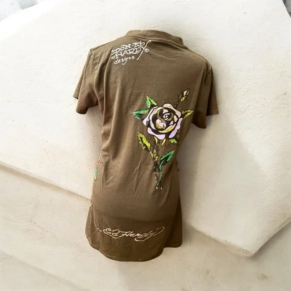 **TRENDING** Y2K Ed Hardy Los Angeles Olive Graphic Tee w/embellishments - Picture 2 of 6